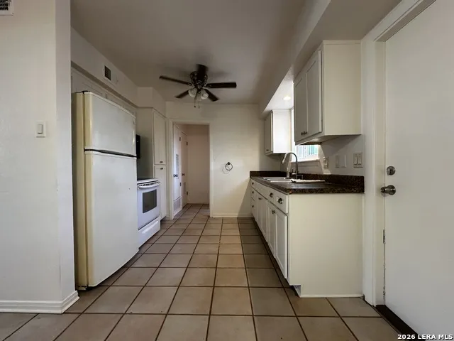 121 W SILVER SANDS DR #121 San Antonio, TX 78216