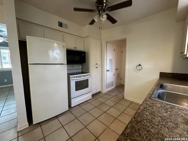 121 W SILVER SANDS DR #121 San Antonio, TX 78216
