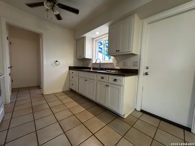 121 W SILVER SANDS DR #121 San Antonio, TX 78216