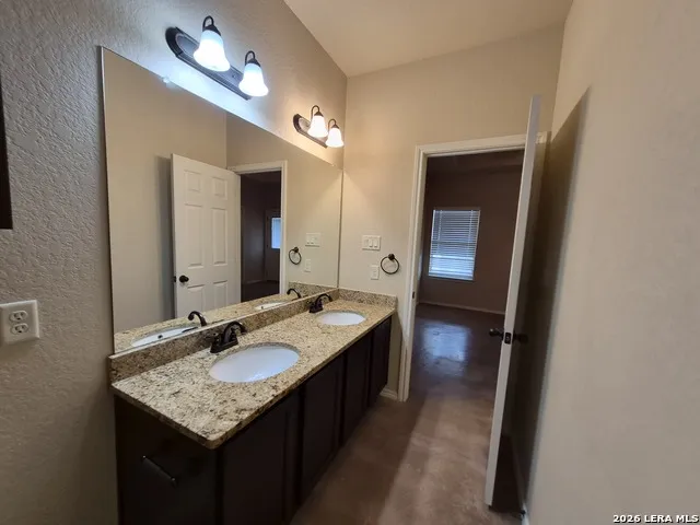 698 SAENGERHALLE RD New Braunfels, TX 78130