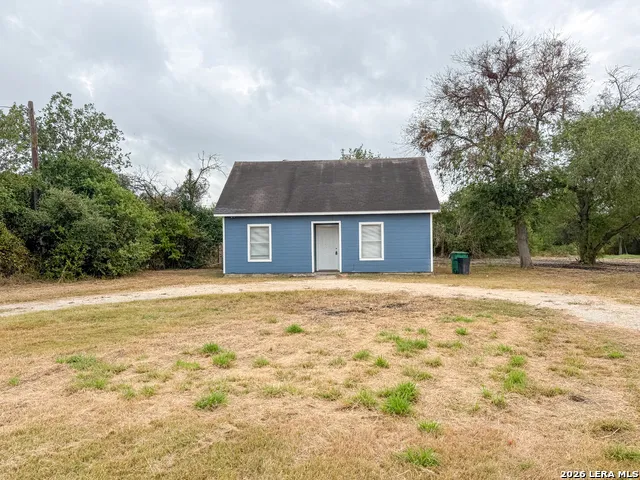 300 SCHMUCKS RD New Braunfels, TX 78132