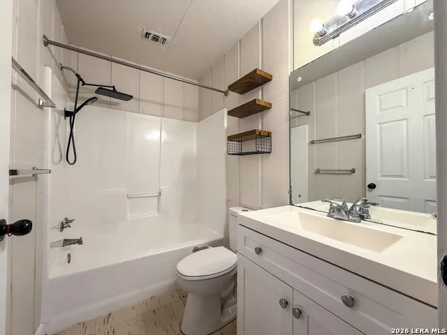300 SCHMUCKS RD New Braunfels, TX 78132