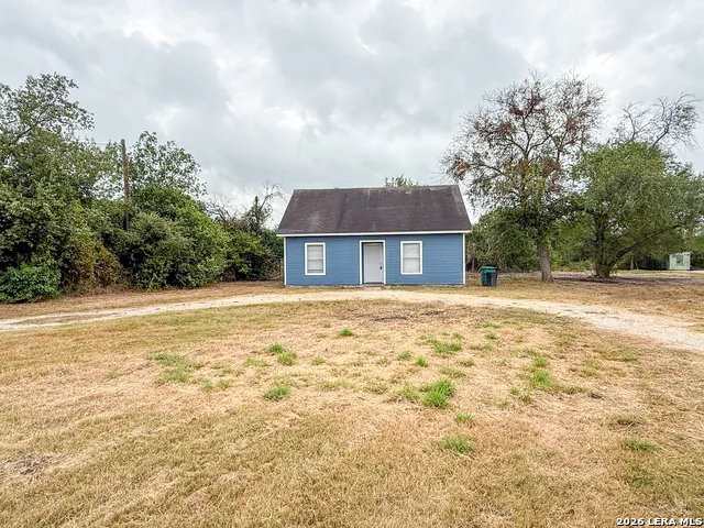 300 SCHMUCKS RD New Braunfels, TX 78132