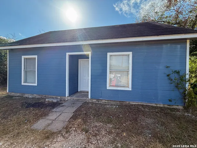 300 SCHMUCKS RD New Braunfels, TX 78132