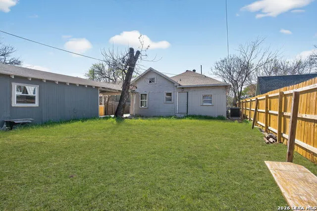 1823 EDISON DR San Antonio, TX 78201