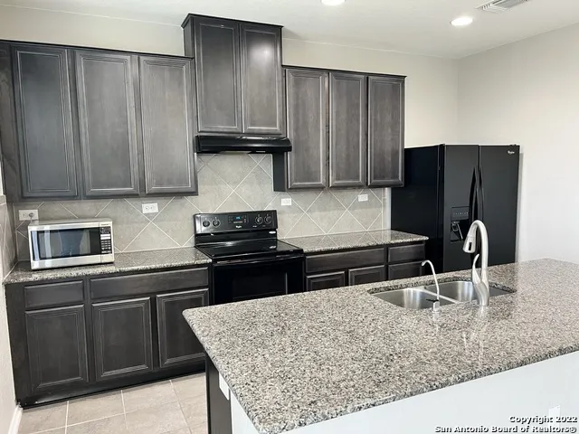 6730 LOMA BLANCA San Antonio, TX 78233