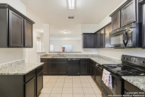 6023 Pleasant Lake