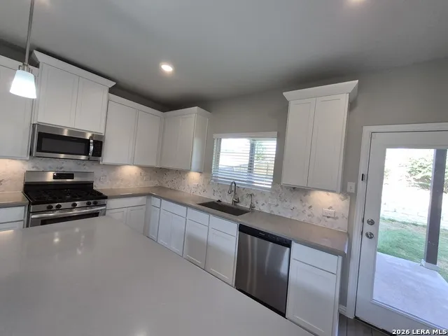 2102 GABBY COLE LN San Antonio, TX 78253