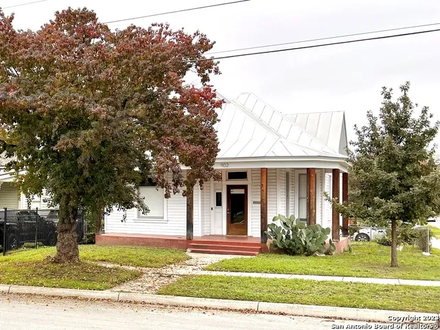 902 PINE ST San Antonio, TX 78202