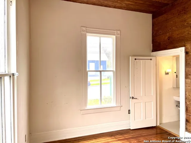 902 PINE ST San Antonio, TX 78202
