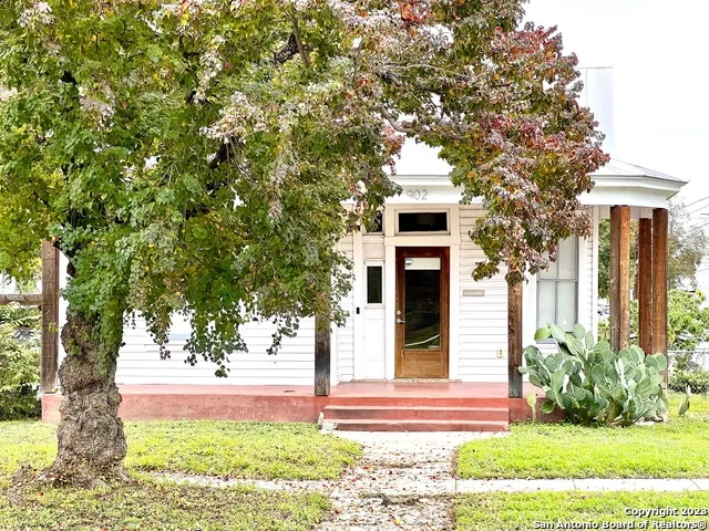 902 PINE ST San Antonio, TX 78202