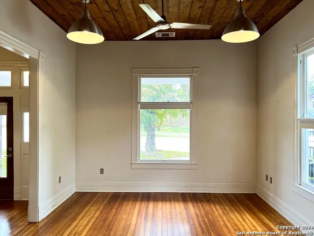 902 PINE ST San Antonio, TX 78202