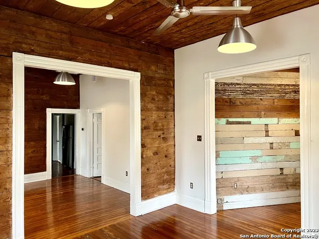 902 PINE ST San Antonio, TX 78202