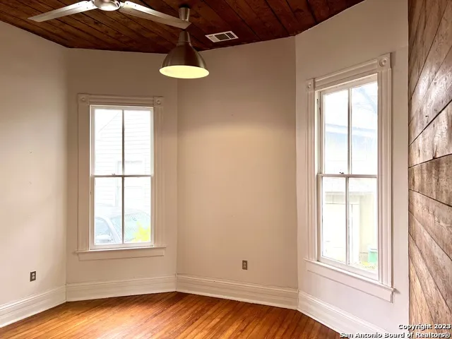 902 PINE ST San Antonio, TX 78202