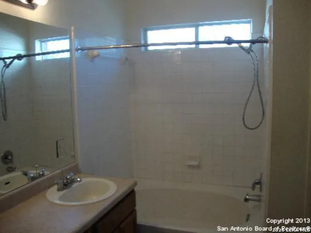 13726 Riverbank Helotes, TX 78023