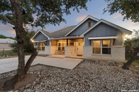 986 PARADISE DR