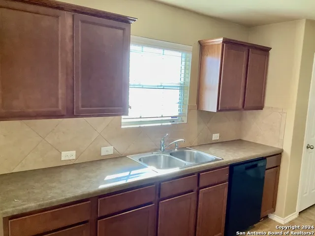 1422 Dove Bend San Antonio, TX 78245