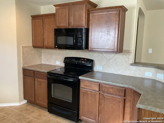 1422 Dove Bend San Antonio, TX 78245