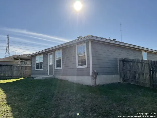 1422 Dove Bend San Antonio, TX 78245
