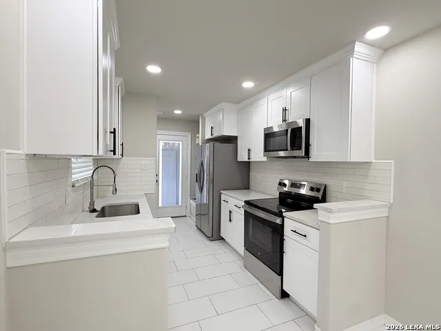 730 Groff San Antonio, TX 78228