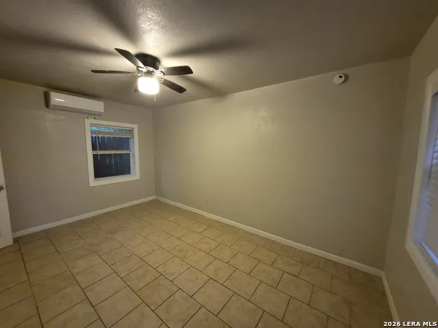 115 CALDWELL ST Unit 4 San Antonio, TX 78223