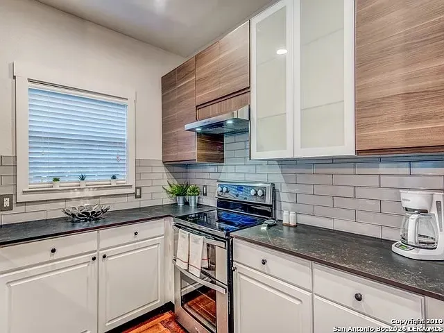 30 Chapel Hill San Antonio, TX 78240