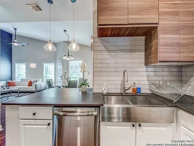 30 Chapel Hill San Antonio, TX 78240