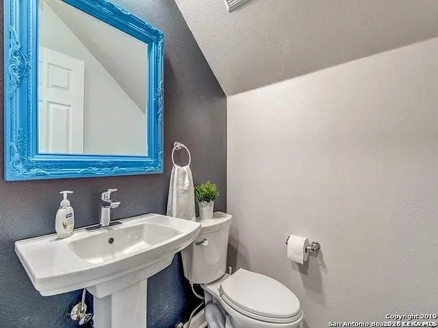 30 Chapel Hill San Antonio, TX 78240