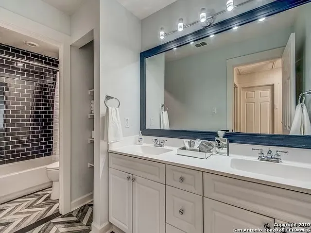 30 Chapel Hill San Antonio, TX 78240