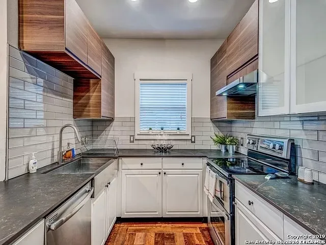30 Chapel Hill San Antonio, TX 78240