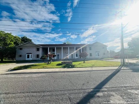 811 Jackson Keller Unit 3
