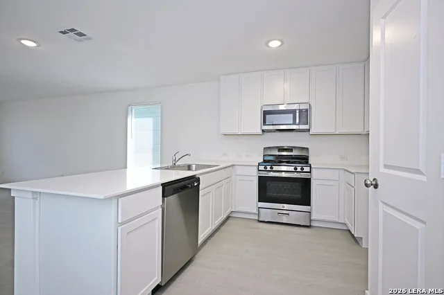 4949 WINECUP CV Converse, TX 78109