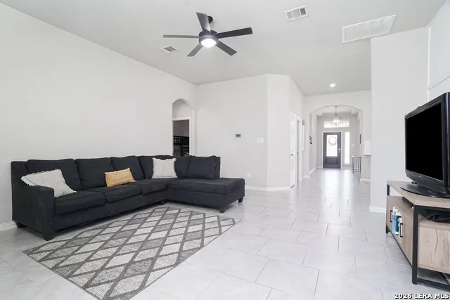 10309 Hoot Owl Schertz, TX 78154