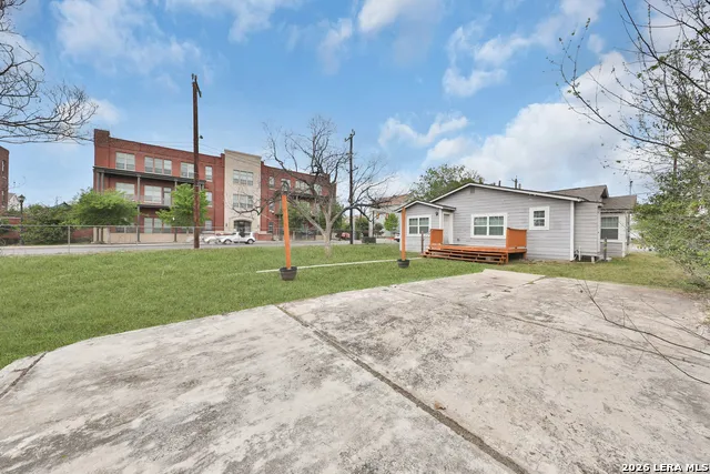 2006 HAYS ST San Antonio, TX 78202