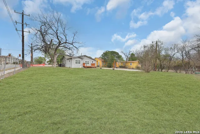 2006 HAYS ST San Antonio, TX 78202