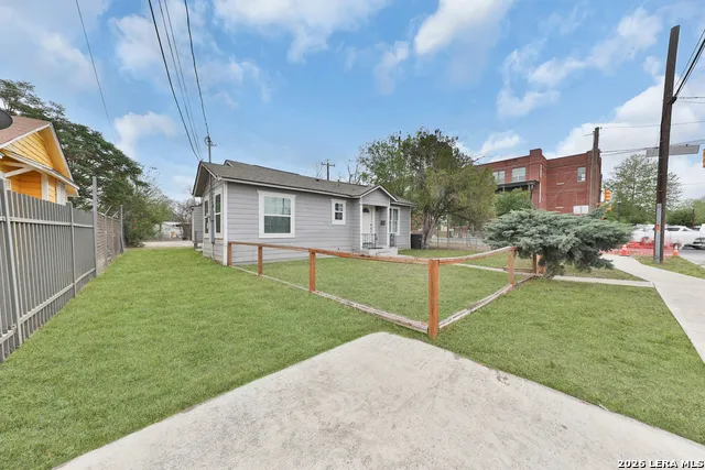2006 HAYS ST San Antonio, TX 78202