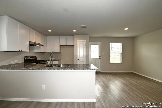 7927 DOVERS DEN San Antonio, TX 78253