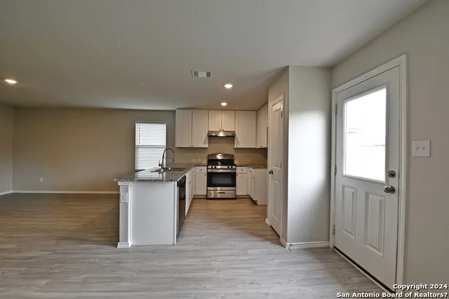 7927 DOVERS DEN San Antonio, TX 78253