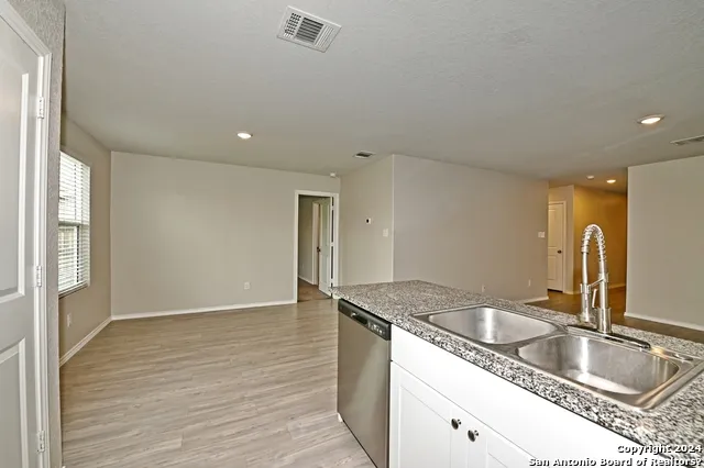 7927 DOVERS DEN San Antonio, TX 78253