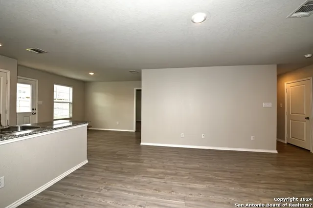 7927 DOVERS DEN San Antonio, TX 78253