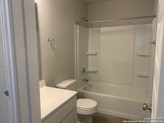 2172 Darst Dr Seguin, TX 78155