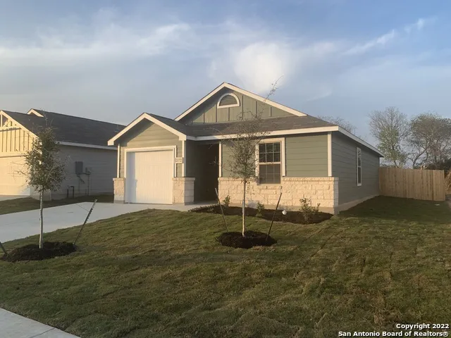 2172 Darst Dr Seguin, TX 78155
