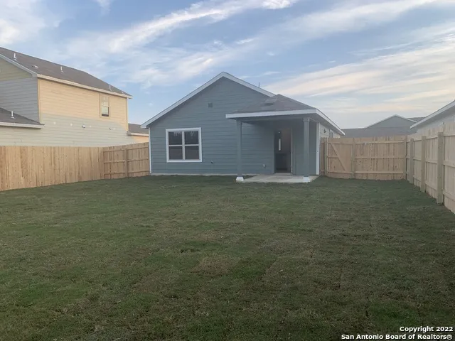 2172 Darst Dr Seguin, TX 78155