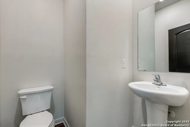 10818 Monterey Pike Converse, TX 78109