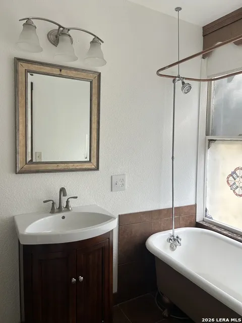 810 E Guenther San Antonio, TX 78210
