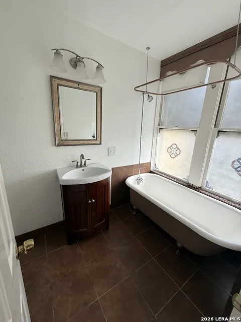 810 E Guenther San Antonio, TX 78210