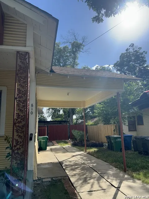 810 E Guenther San Antonio, TX 78210