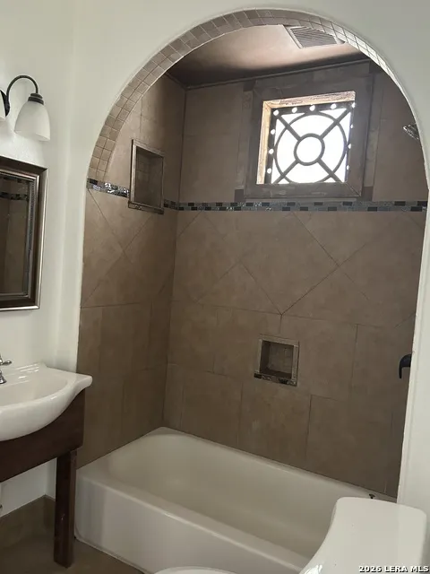 810 E Guenther San Antonio, TX 78210