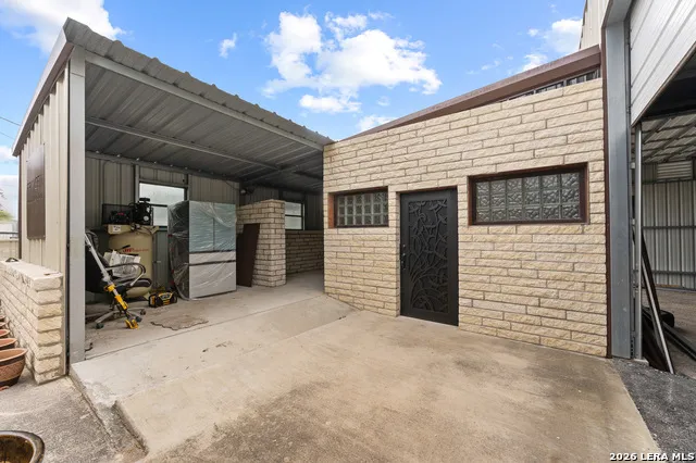 106 South Line Karnes City, TX 78118