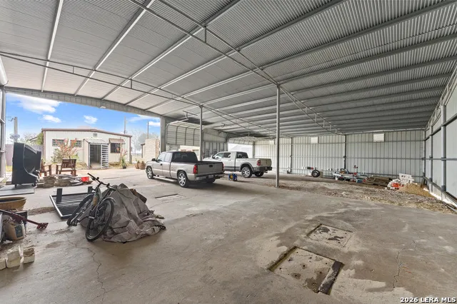 106 South Line Karnes City, TX 78118